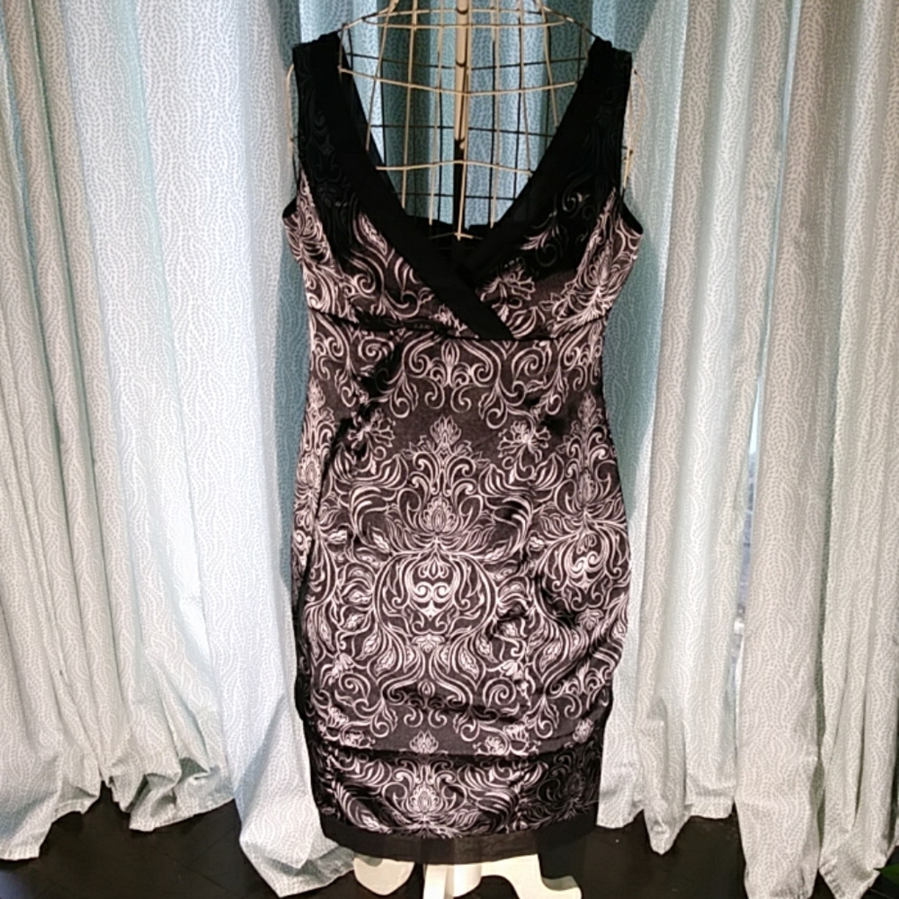 Jones Wear sleeveless dress
